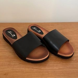 SEVEN7 Black Slides